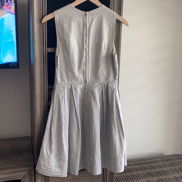 GAP Seersucker Fit and Flare Dress Size 0 - Picture 6 of 7